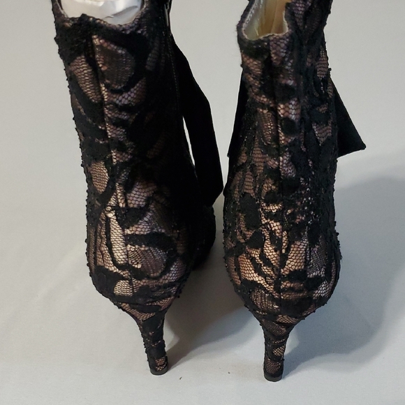 Joyfolie NWOT Black and Tan Lace Heeled Velvet Bow Candence Boots Sz 8 *flaw - Picture 6 of 10